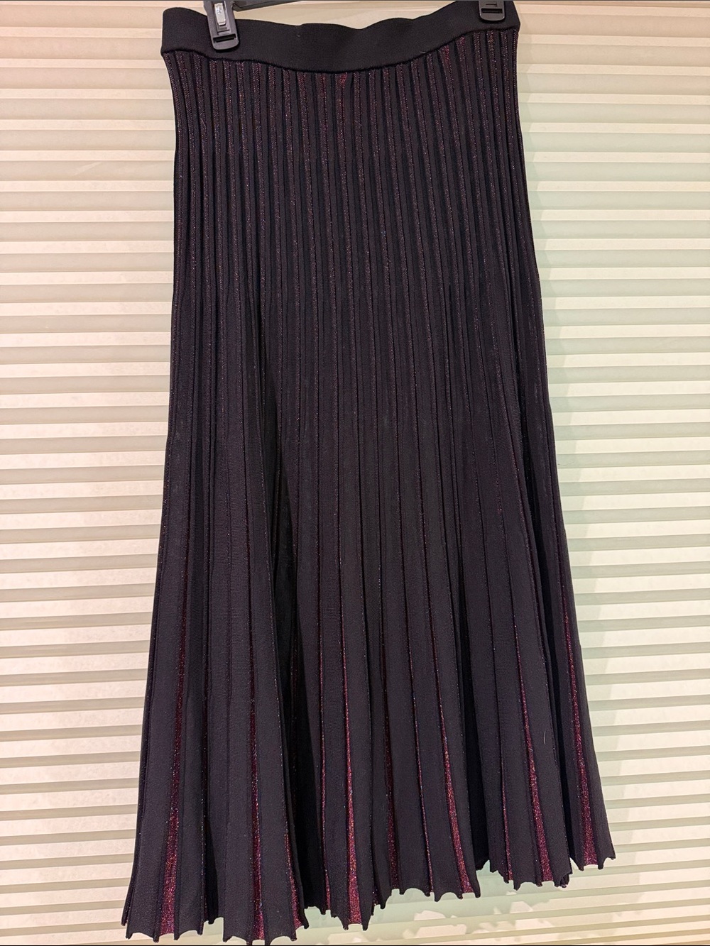 Marine Layer Black Pleated Midi Skirt with Subtle Red Sheen